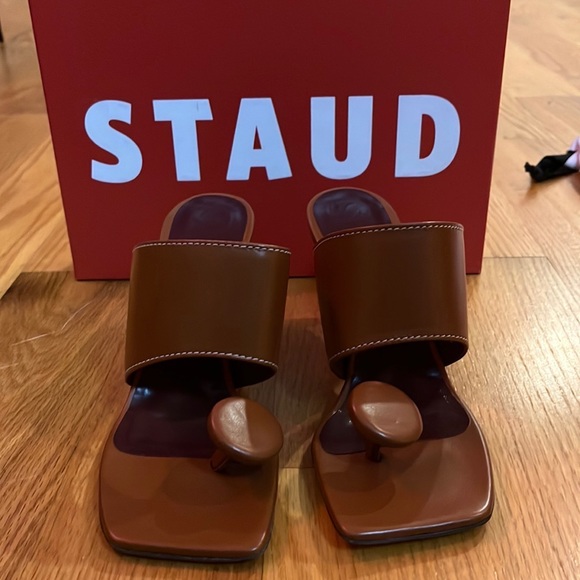 Staud shoes, barely used, excellent condition. Size 8 - Picture 2 of 3